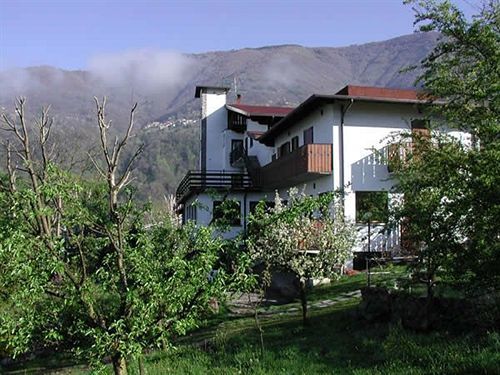 Hotel Ristorante Sassi Rossi Taceno Exterior foto